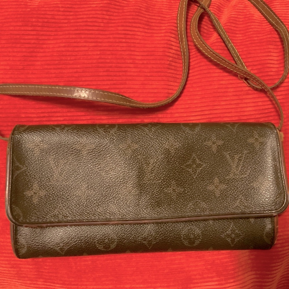 Auth. Louis Vuitton pochette twin PM - Picture 2 of 3